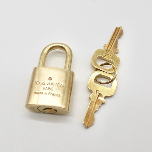 🍓LV Lock and Key #305 - Picture 2 of 3